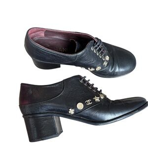 Chanel - Lucky Charms Interlocking CC Logo Pumps Black Leather Sz 38